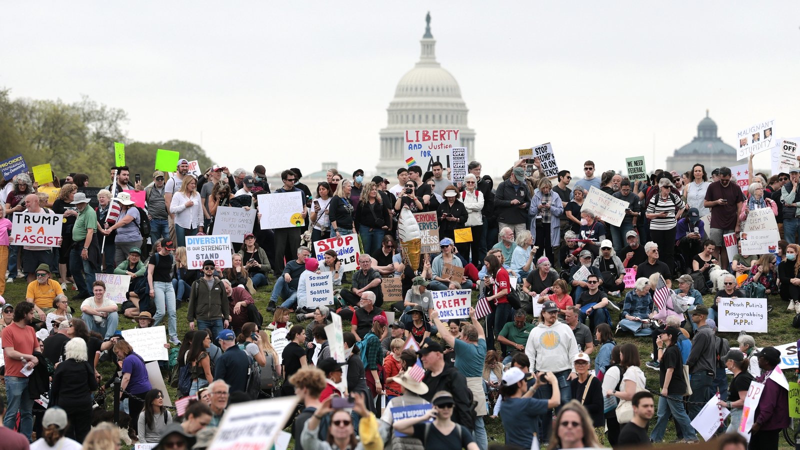 Tens of thousands march in US against President Trump
