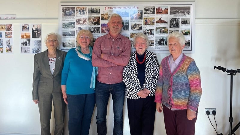 Síle Uí Mhaolcatha, Mairéad Ní Dhubhda, Eibhlín Uí Néill, Máire Uí Ghrifín, Mossy Donegan