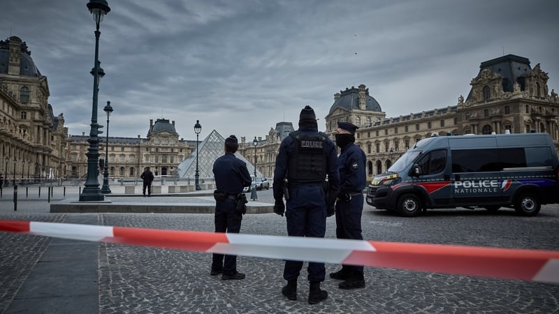Louvre Heist: Live from outside the museum
