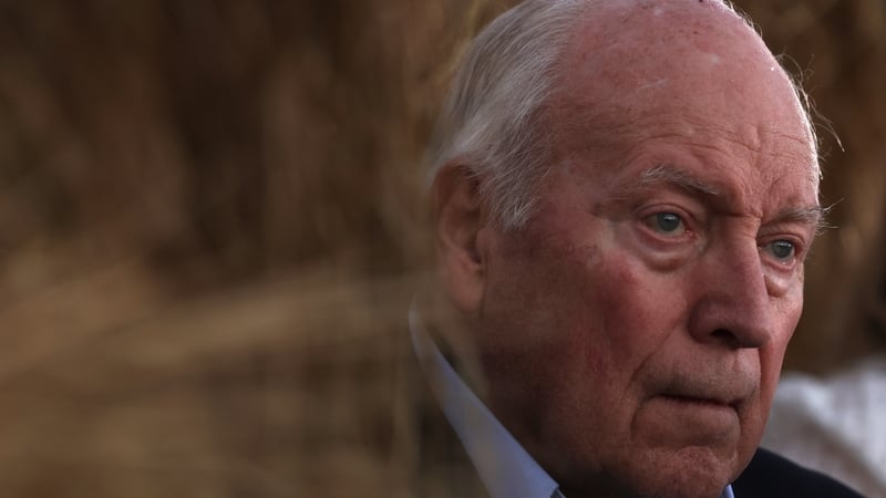 Tús Áite: An Painéal Idirnáisiúnta