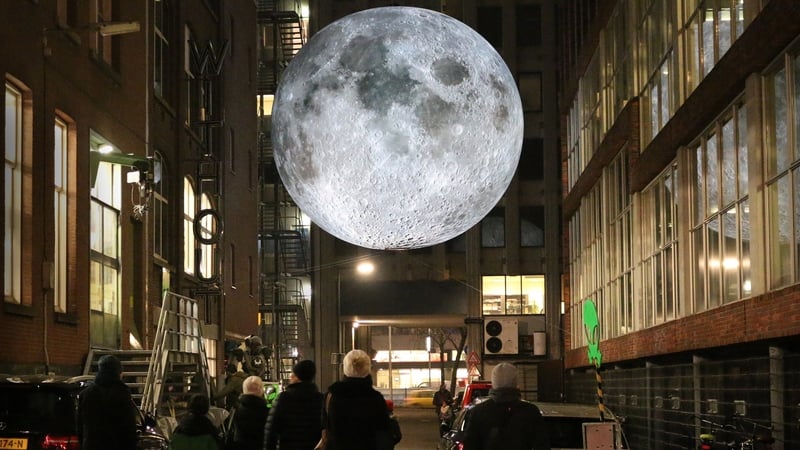 New moon sculpture at Merrion Square, Dublin