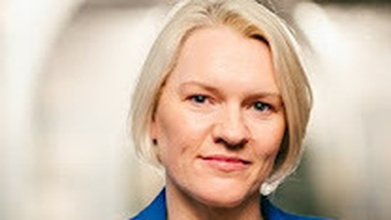 Mairéad Ní Mhaoilchiaráin ó Sheomra na Nuachta. Mairéad Ní Mhaoilchiaráin ó Sheomra na Nuachta.