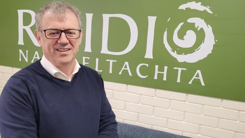 Mícheal Mac Giolla Easbuig, Bainisteoir Réigiúnach Udáras na Gaeltachta agus Brídín Uí Ghallchóir as Coiste Forbartha Éadan Fhionn Fraoich. Mícheal Mac Giolla Easbuig, Bainisteoir Réigiúnach Udáras na Gaeltachta agus Brídín Uí Ghallchóir as Coiste Forbartha Éadan Fhionn Fraoich.